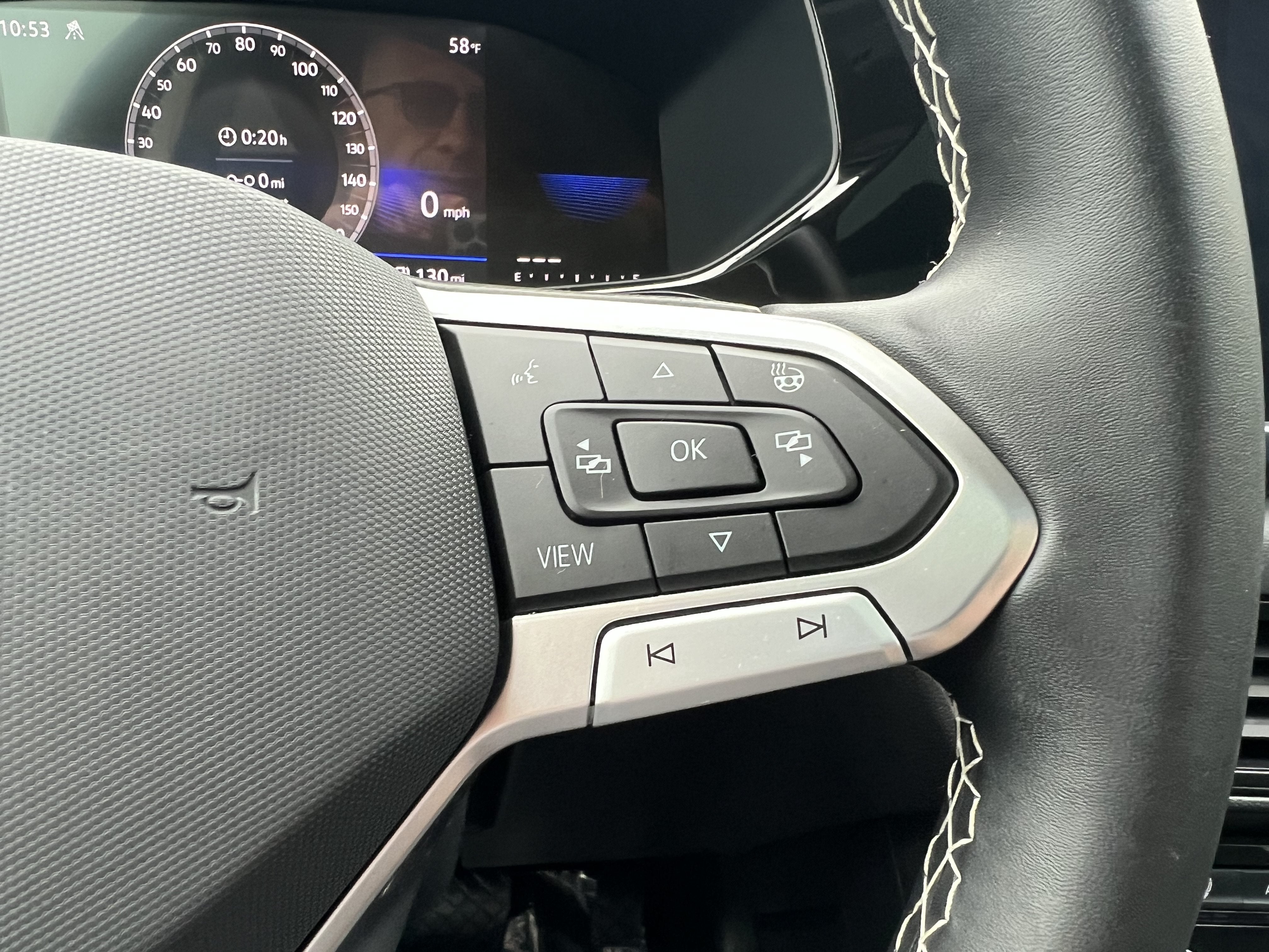 2023 Volkswagen Taos SE w/panoramic sunroof