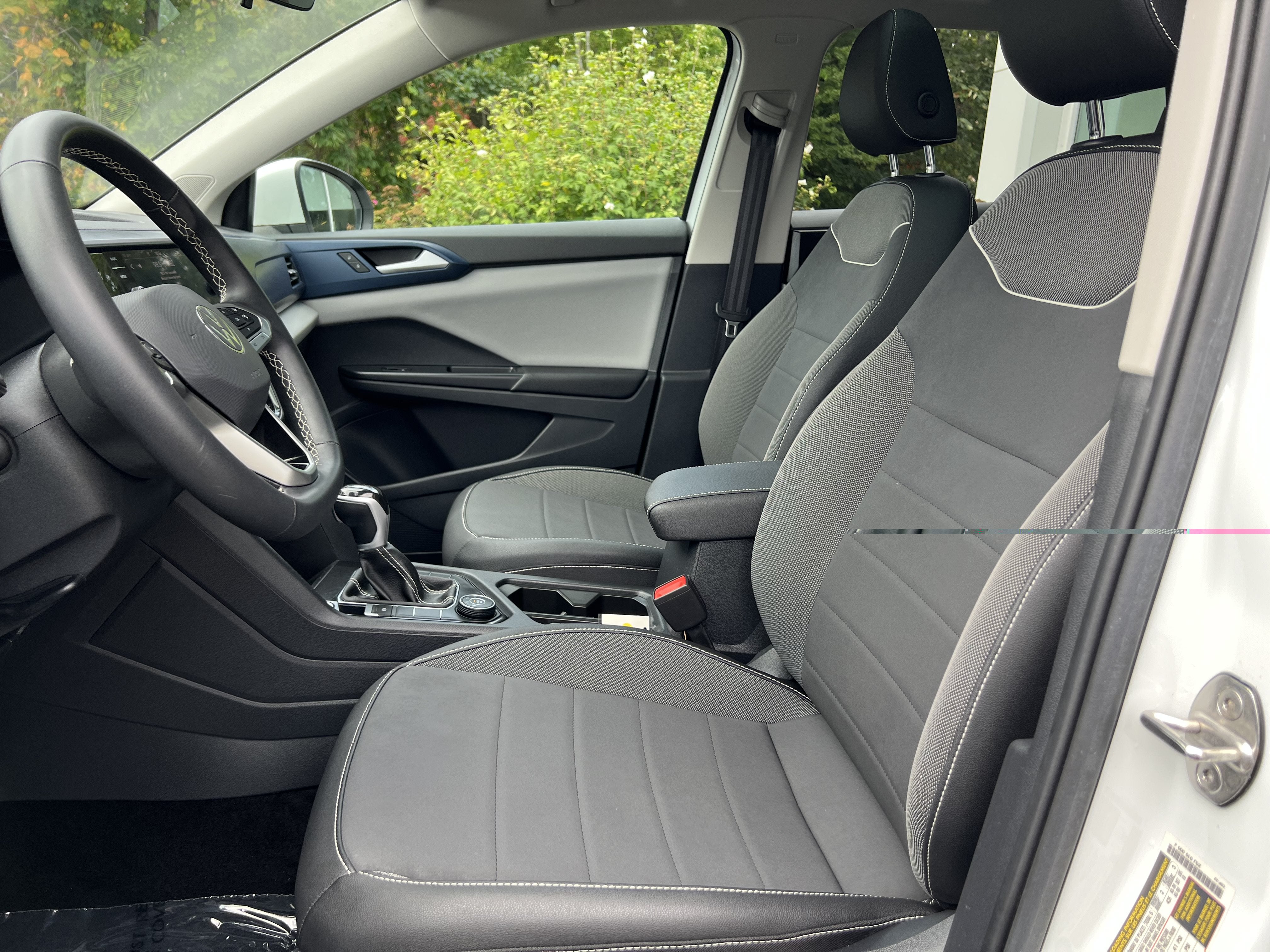 2023 Volkswagen Taos SE w/panoramic sunroof