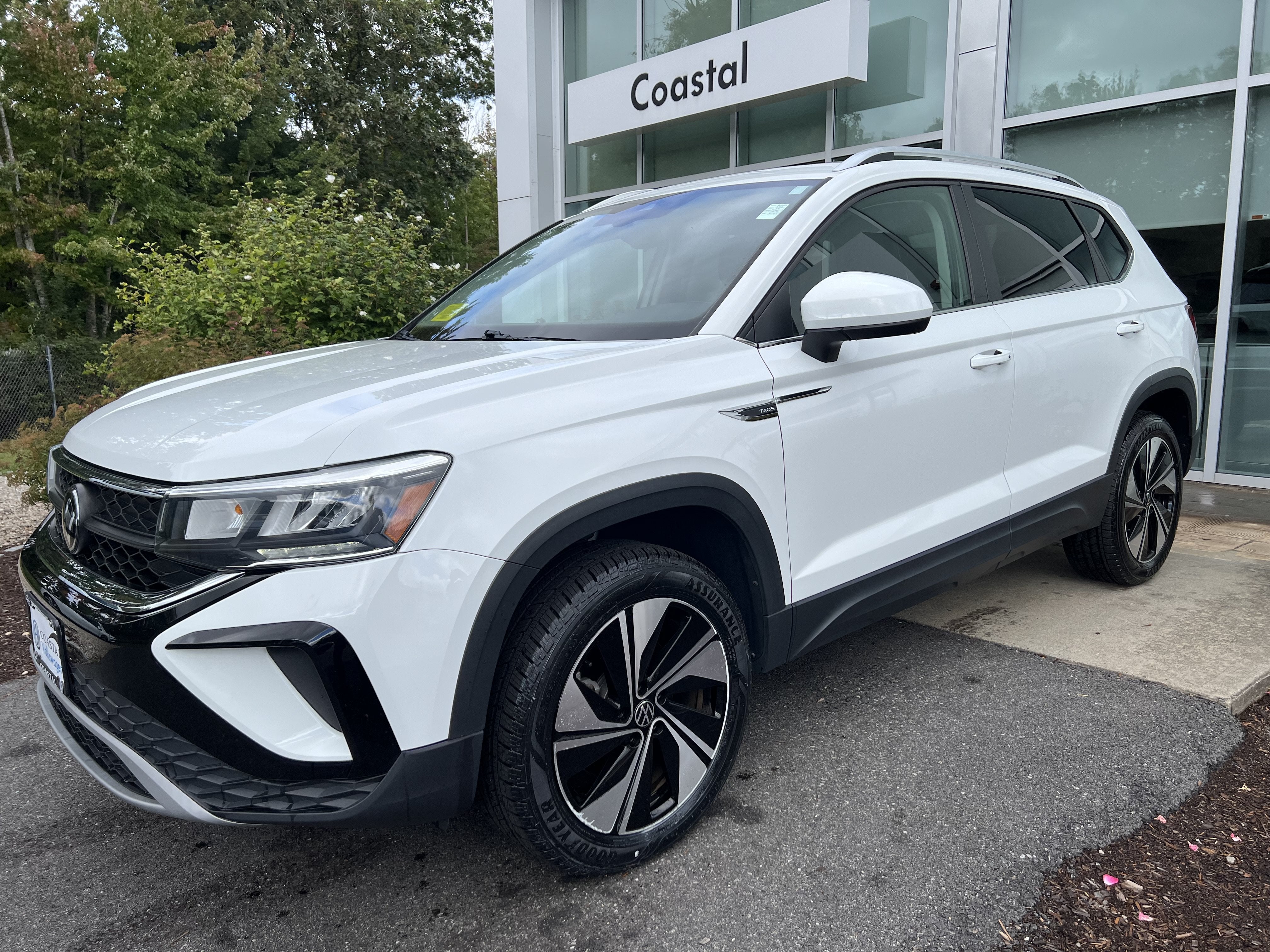 2023 Volkswagen Taos SE w/panoramic sunroof