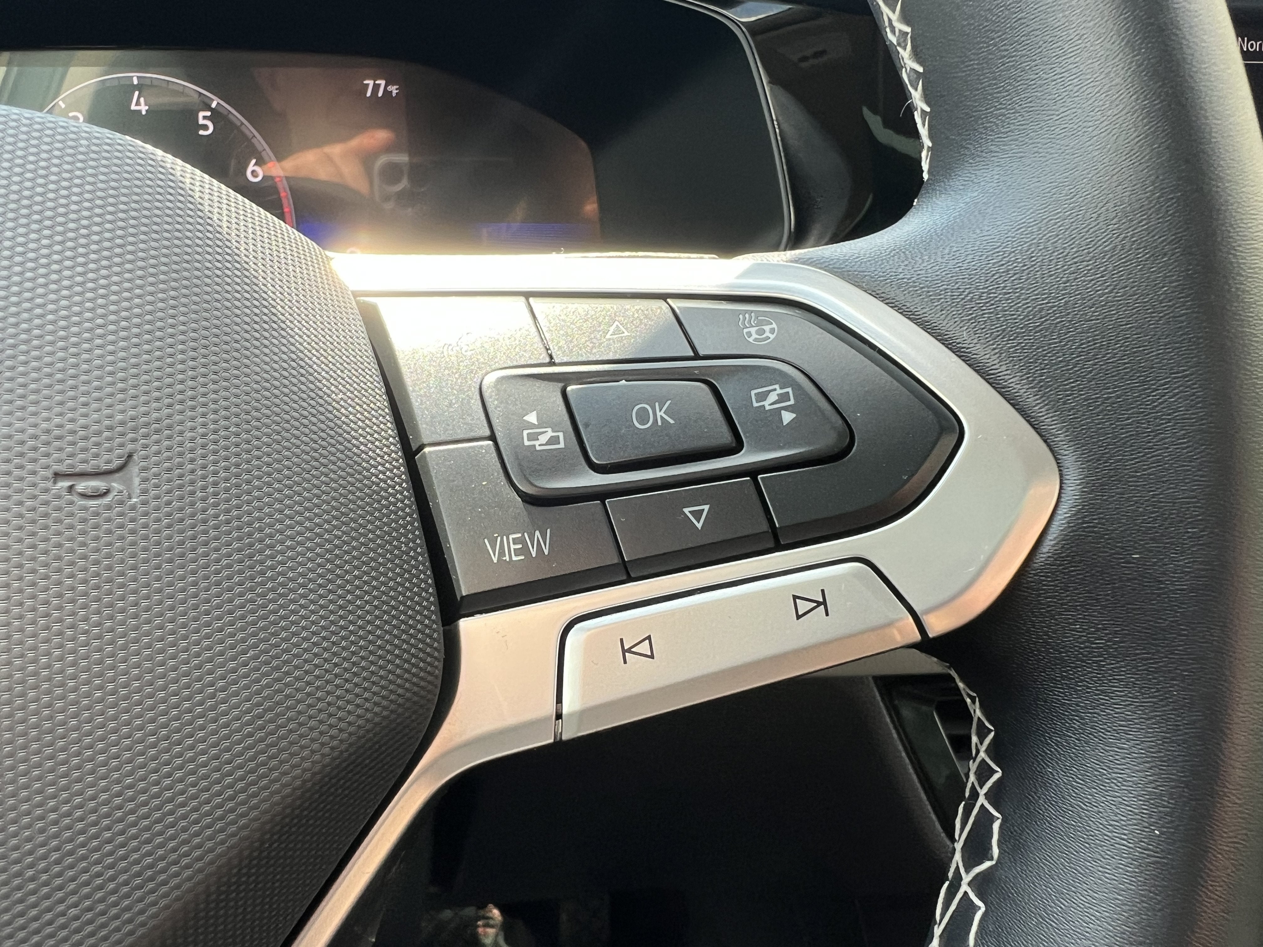 2024 Volkswagen Taos SE w/panoramic sunroof