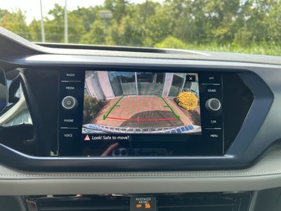 2024 Volkswagen Taos SE w/panoramic sunroof