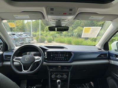 2024 Volkswagen Taos SE w/panoramic sunroof