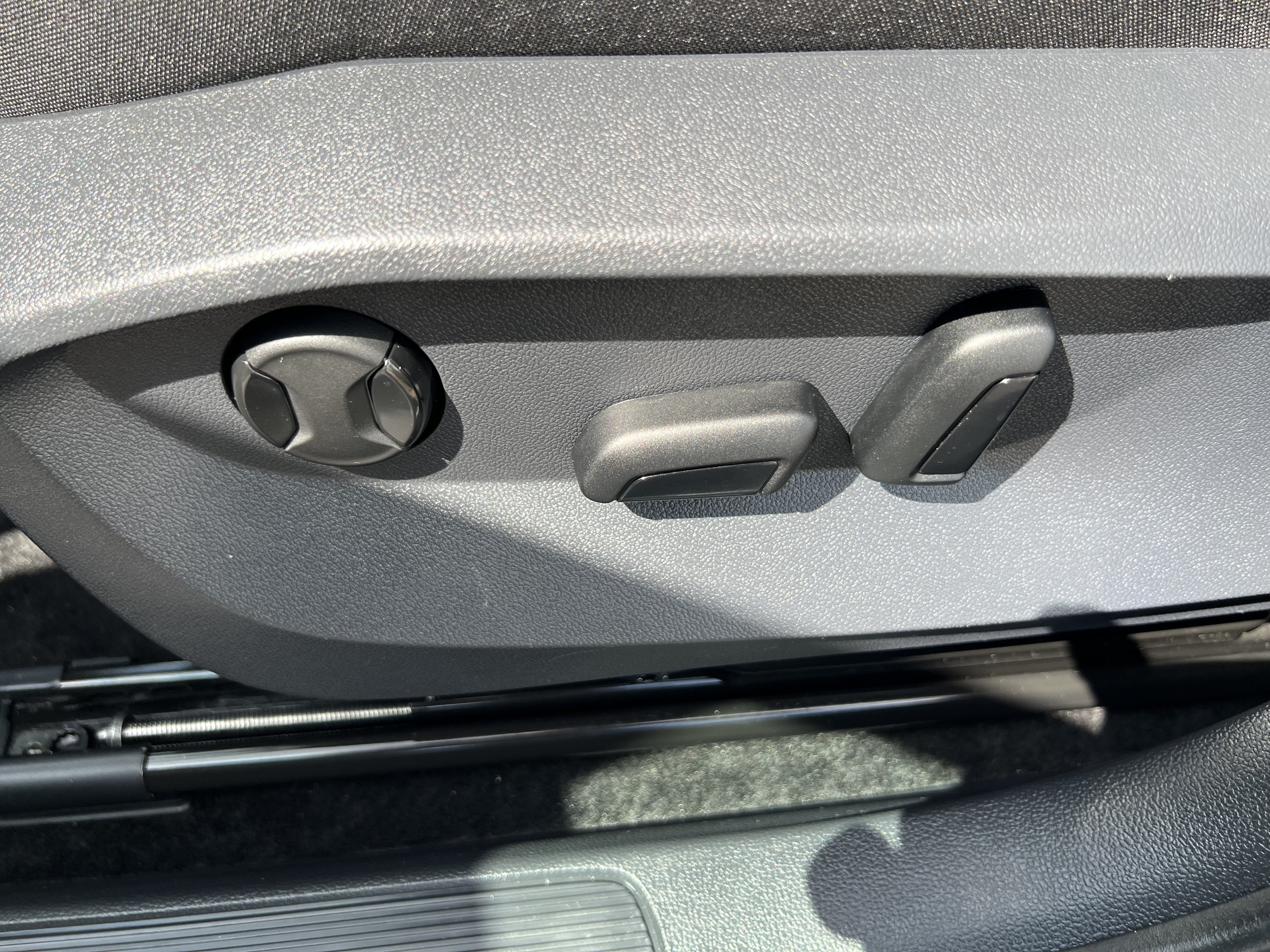 2024 Volkswagen Taos SE w/panoramic sunroof