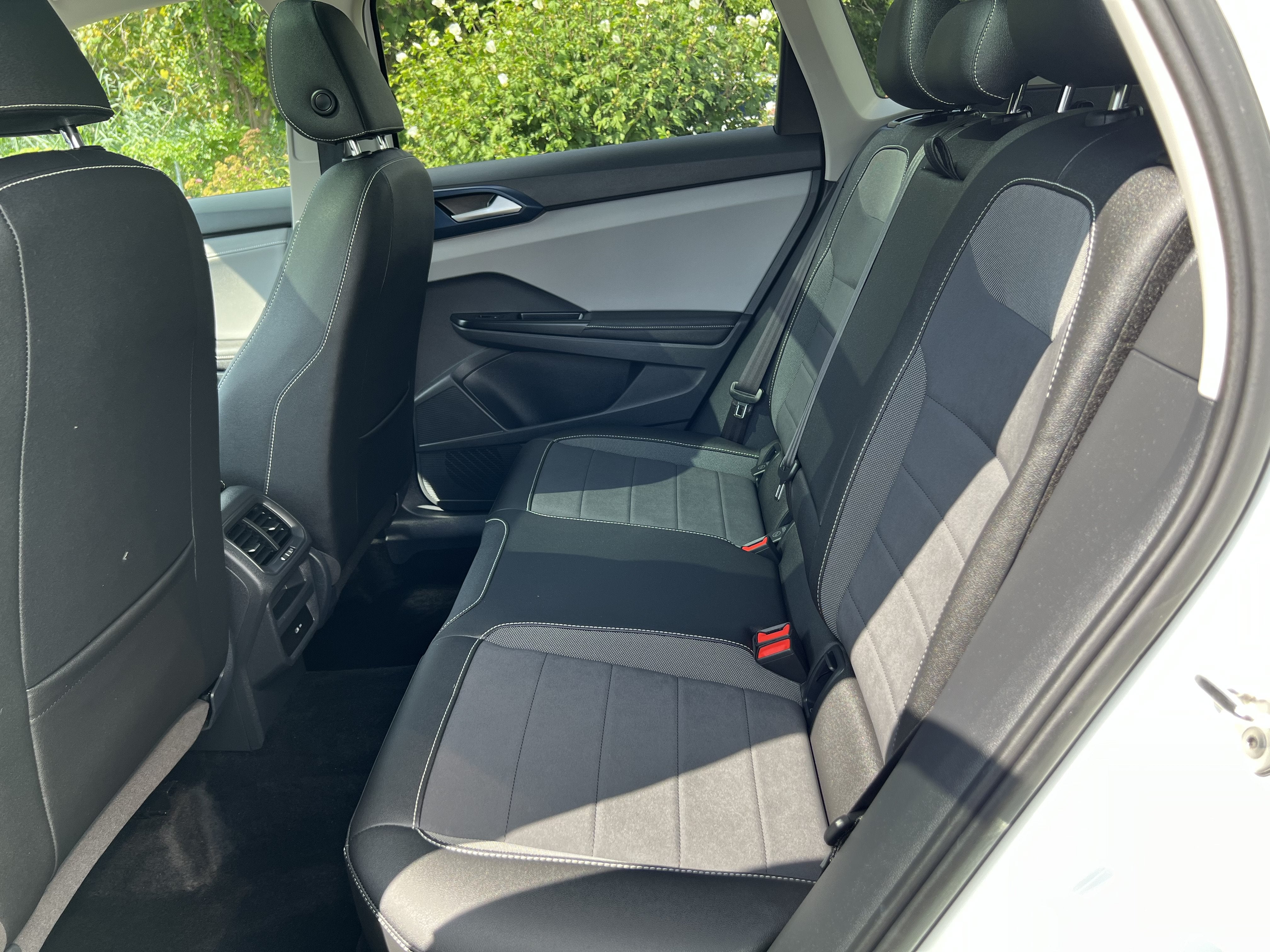 2024 Volkswagen Taos SE w/panoramic sunroof