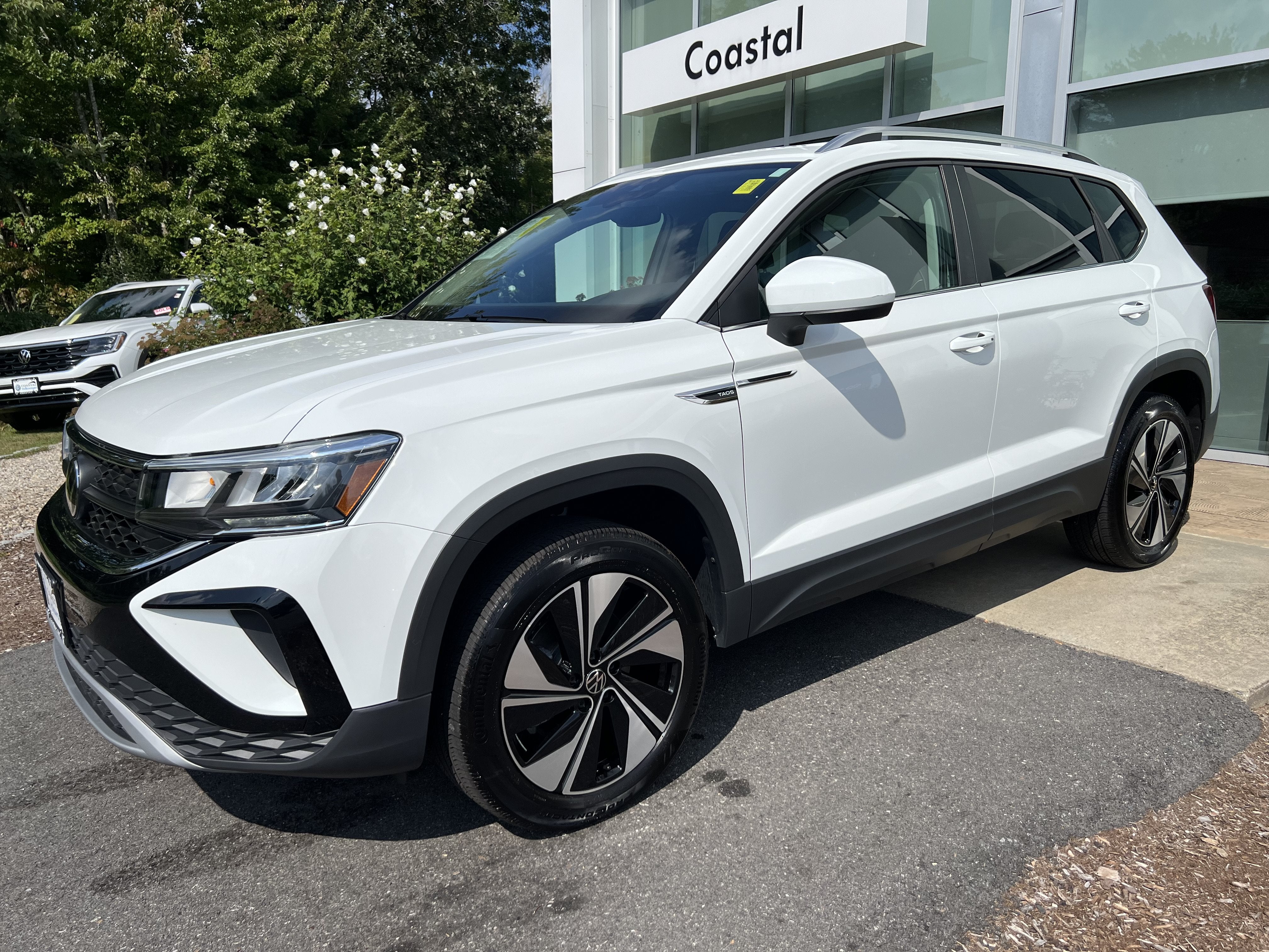 2024 Volkswagen Taos SE w/panoramic sunroof