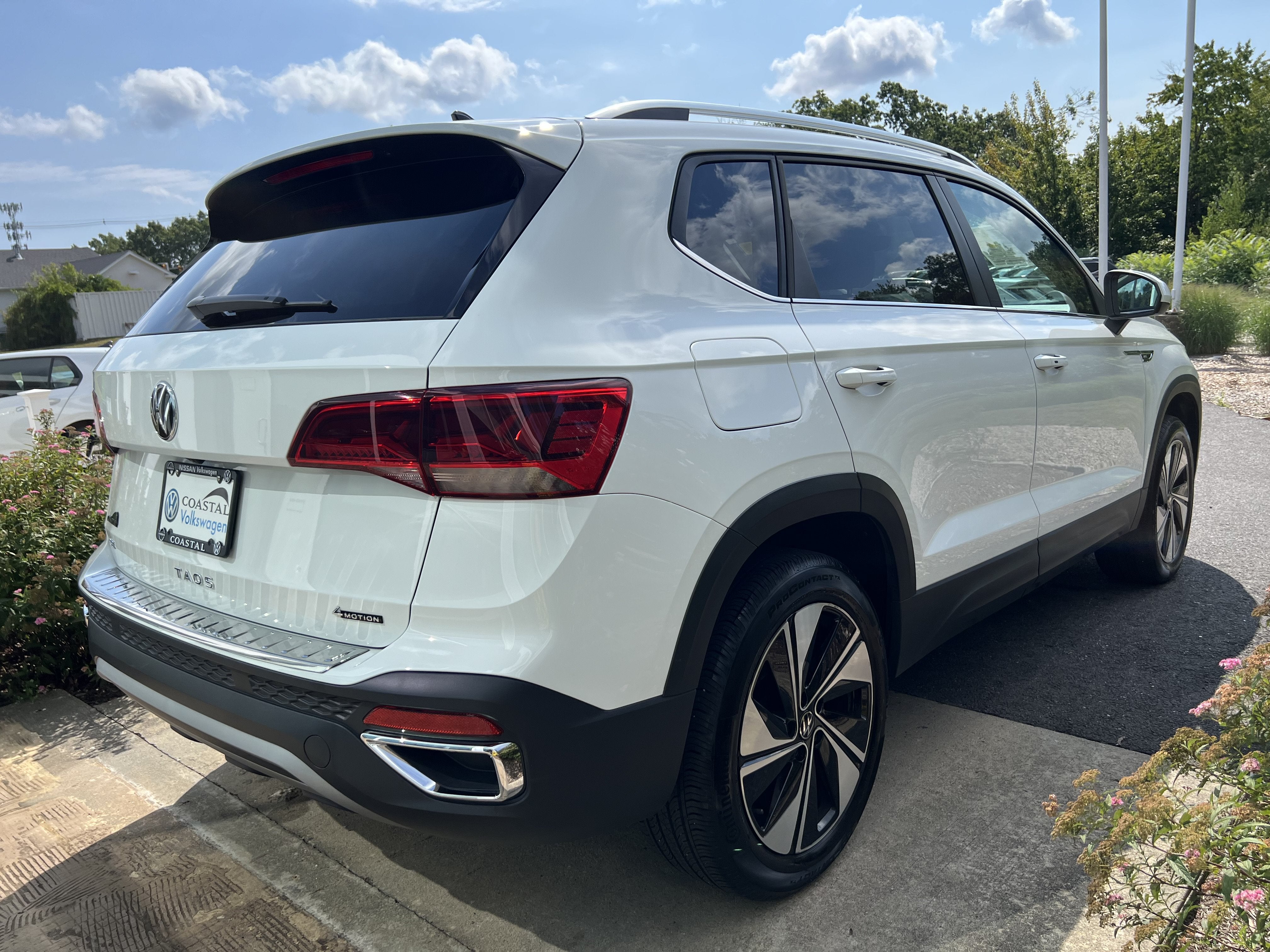 2024 Volkswagen Taos SE w/panoramic sunroof