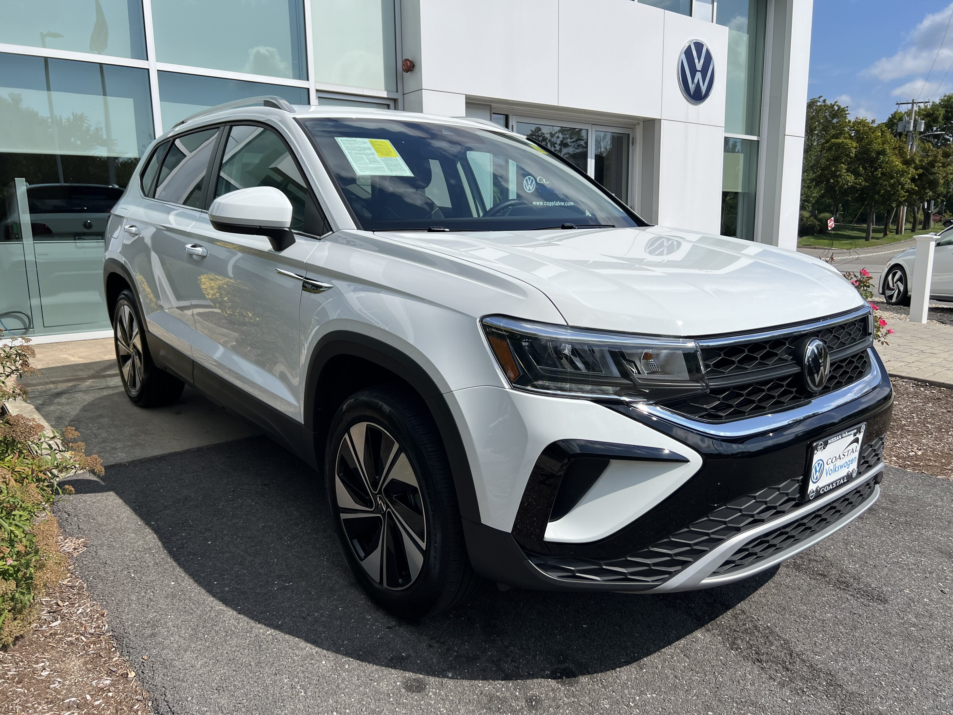 2024 Volkswagen Taos SE w/panoramic sunroof