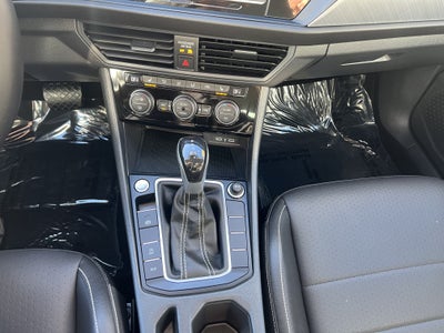 2023 Volkswagen Jetta SE w/sunroof