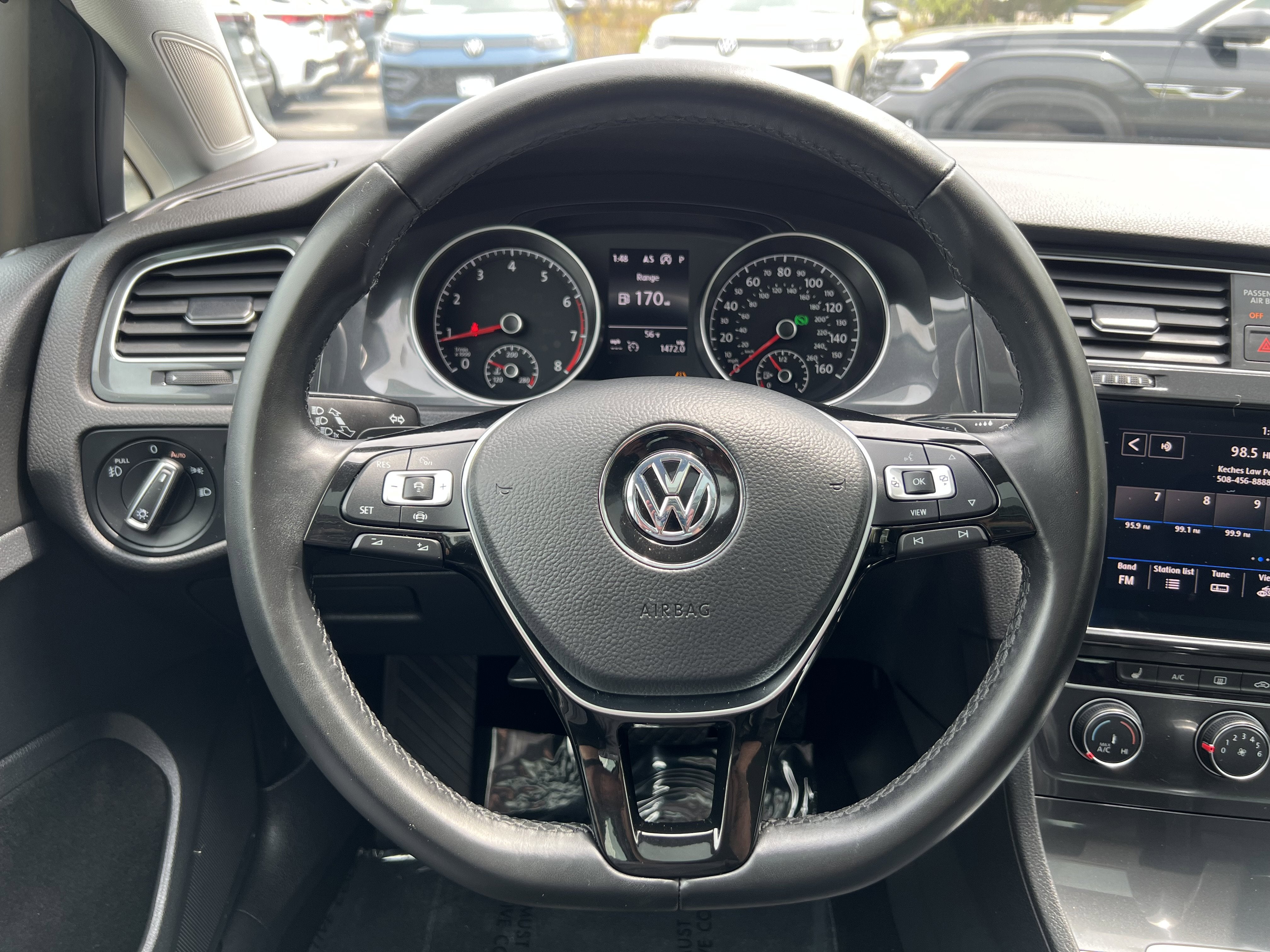 2019 Volkswagen Golf SE