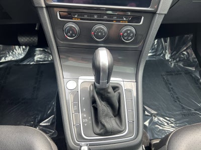 2019 Volkswagen Golf SE