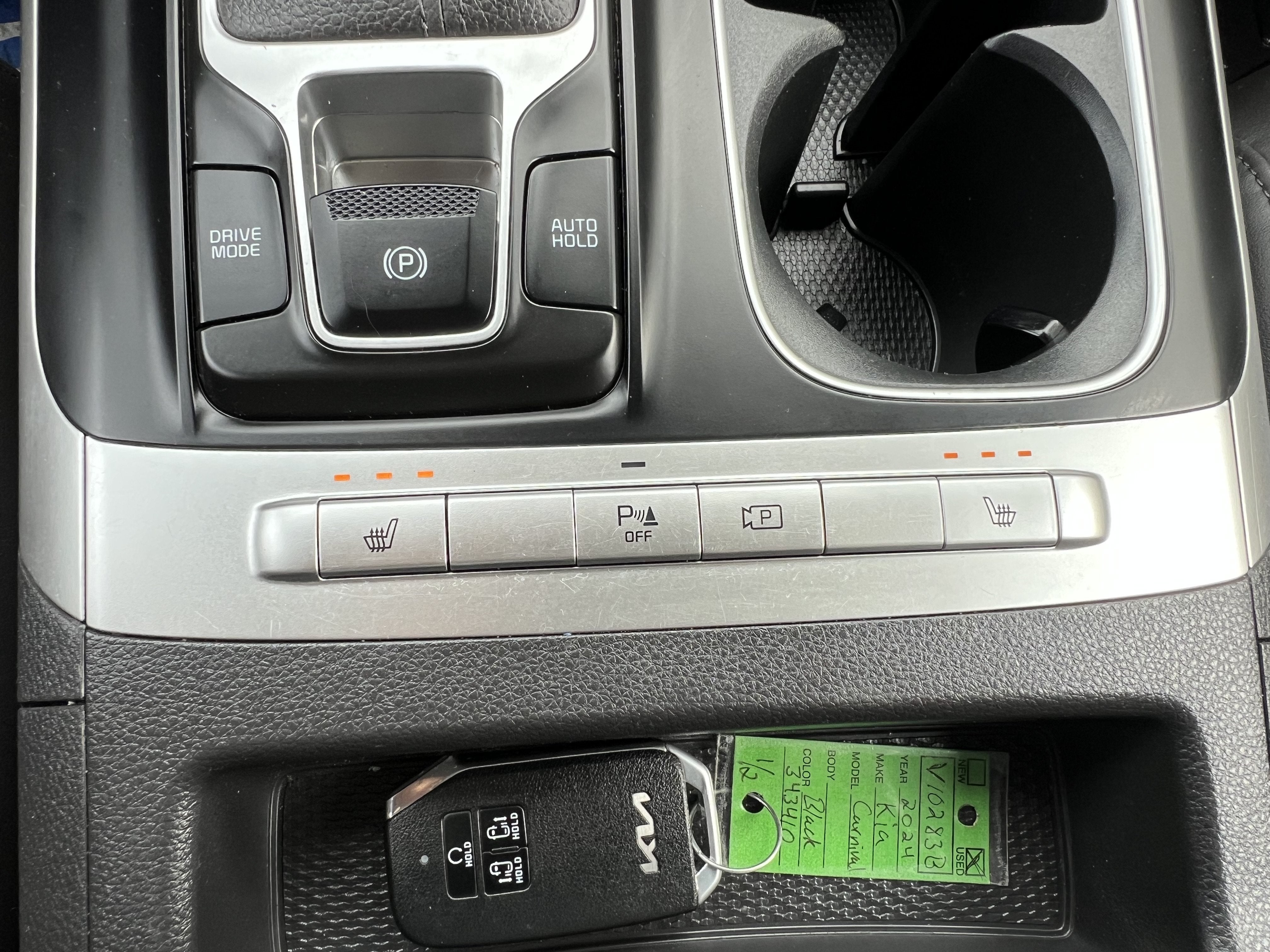 2024 Kia Carnival LX